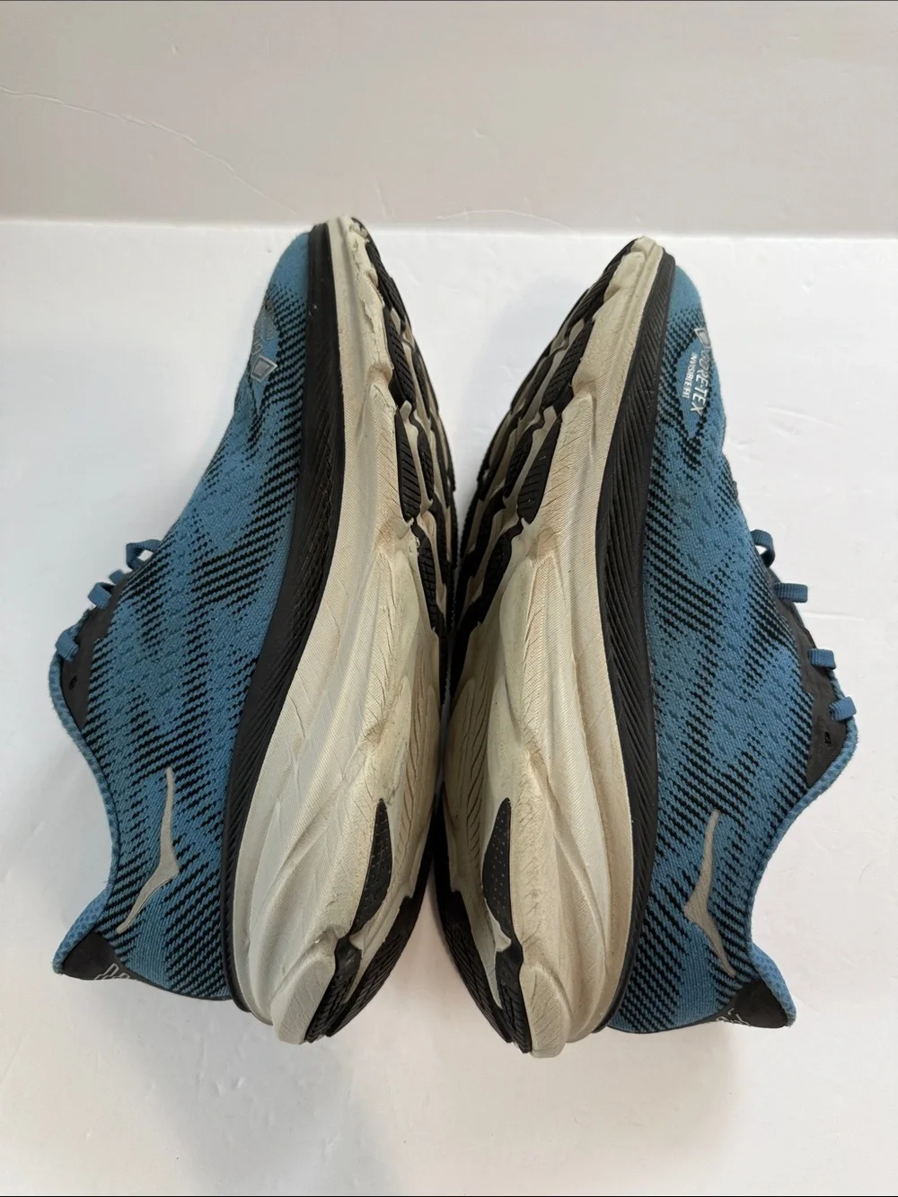 Hoka Men's Blue and Black Athletic Running shoes without insoles
